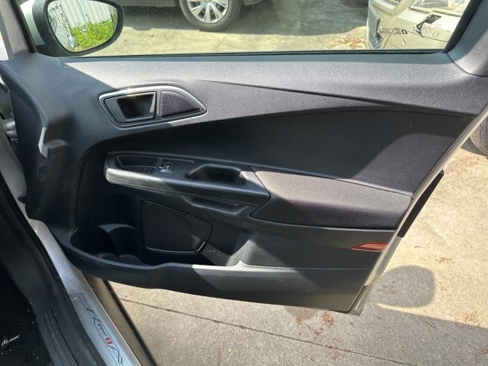 Revêtement portière haut 4portes avant droite d'un Ford B-Max (JK8) 1.4 16V 2014