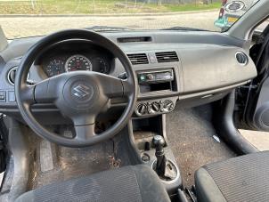 Usados Juego y módulo de airbag Suzuki Swift (ZA/ZC/ZD1/2/3/9) 1.3 VVT 16V Precio € 249,99 Norma de margen ofrecido por Autodemontage Aandijk
