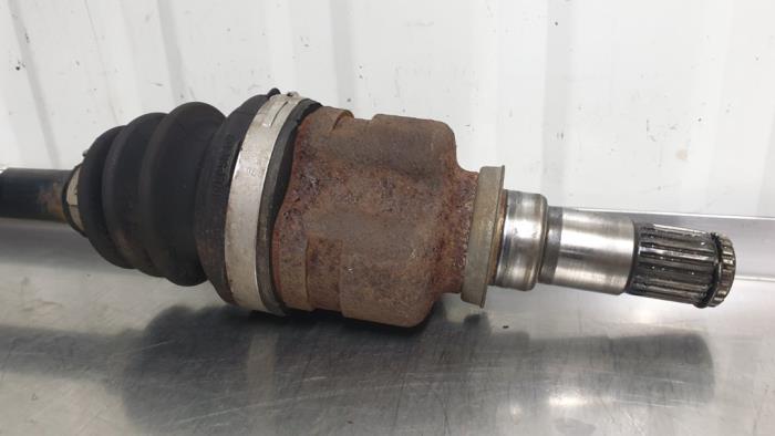 Front drive shaft, left from a Toyota Yaris II (P9) 1.3 16V VVT-i 2008