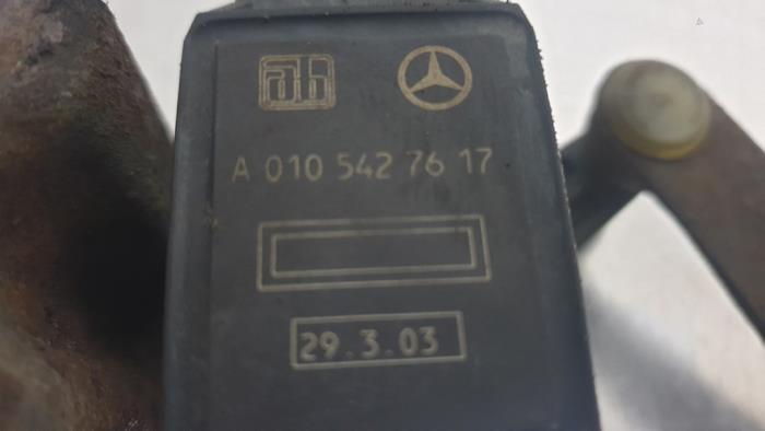 Xenon Höhenregler van een Mercedes-Benz E (W211) 3.2 E-320 CDI 24V 2004