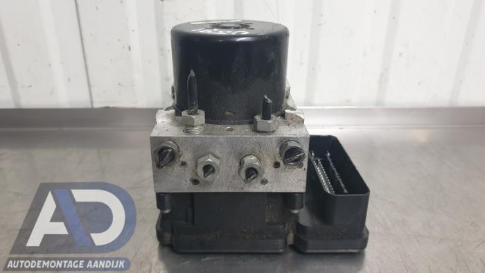 Used ABS pump Volvo V40 (MV) 1.6 D2 Price € 99,99 Margin scheme offered by Autodemontage Aandijk
