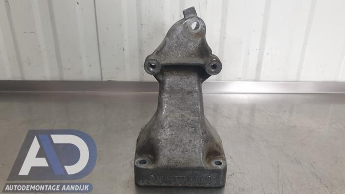 Used Engine mount Mercedes C (W203) 2.2 C-220 CDI 16V Price € 24,99 Margin scheme offered by Autodemontage Aandijk