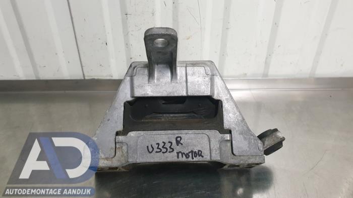 Engine mount from a Opel Insignia 2.0 CDTI 16V 140 ecoFLEX 2015