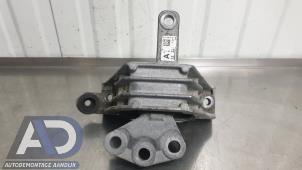 Engine mount from a Opel Insignia 2.0 CDTI 16V 140 ecoFLEX 2015