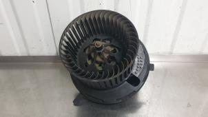 Usados Motor de ventilador de calefactor Volkswagen Touran (1T1/T2) 2.0 FSI 16V Precio € 34,99 Norma de margen ofrecido por Autodemontage Aandijk