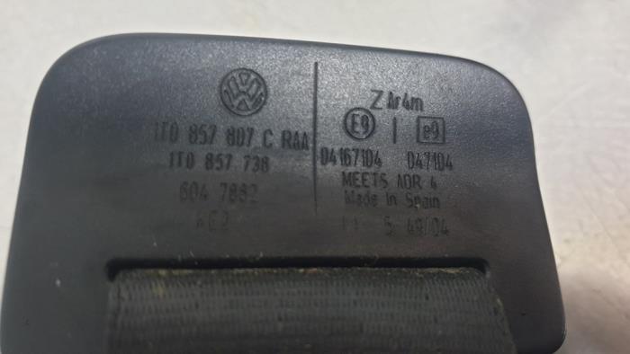 Ceinture de sécurité arrière centre d'un Volkswagen Touran (1T1/T2) 2.0 FSI 16V 2005