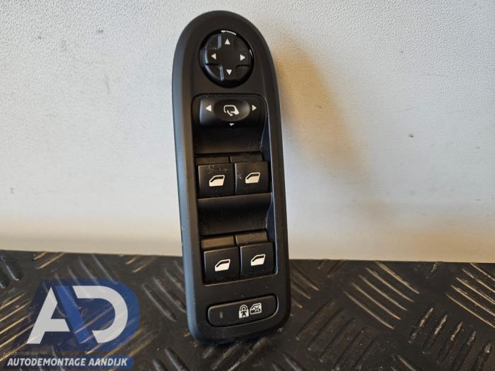 Usados Interruptor combinado de ventanillas Citroen C5 III Tourer (RW) 1.6 HDi 16V 115 Precio € 49,99 Norma de margen ofrecido por Autodemontage Aandijk