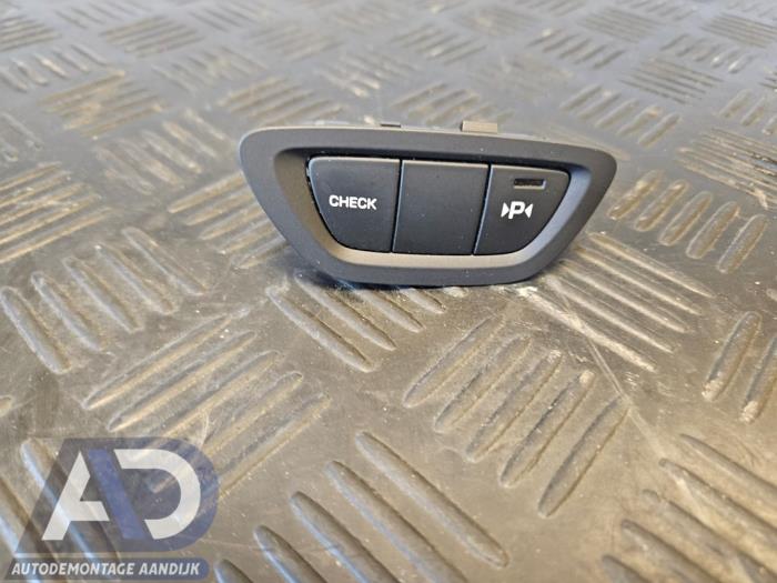 Usados Interruptor PDC Citroen C5 III Tourer (RW) 1.6 HDi 16V 115 Precio € 14,99 Norma de margen ofrecido por Autodemontage Aandijk