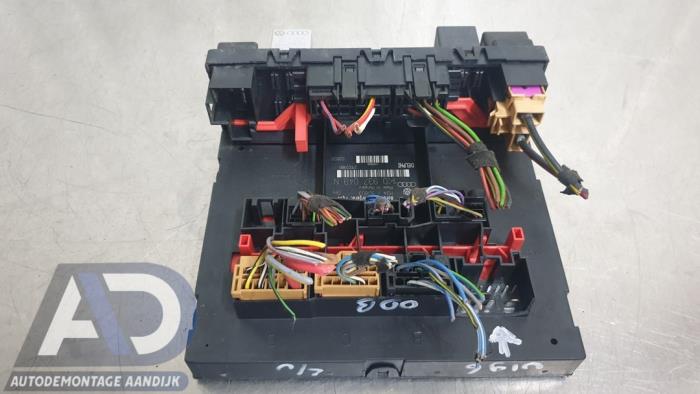 Body control computer from a Skoda Octavia Combi (1Z5) 1.6 FSI 16V 2006