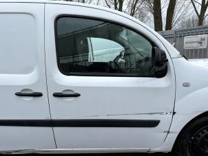Używane Drzwi prawe wersja 2-drzwiowa Renault Kangoo Express (FW) 1.5 dCi 75 FAP Cena € 174,99 Procedura marży oferowane przez Autodemontage Aandijk