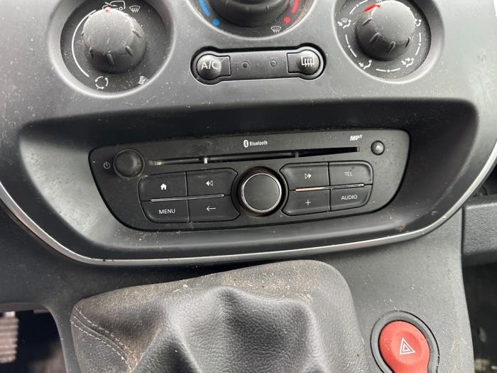Radio CD player from a Renault Kangoo Express (FW) 1.5 dCi 75 FAP 2019