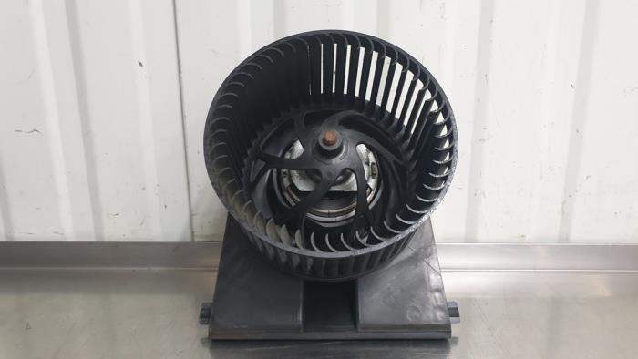Heating and ventilation fan motor from a Volkswagen Golf IV (1J1) 1.8 20V Turbo 1998