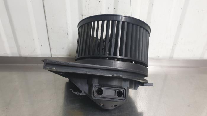 Heating and ventilation fan motor from a Volkswagen Golf IV (1J1) 1.8 20V Turbo 1998