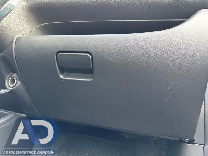 Begagnade Handskfack Mitsubishi Space Star (A0) 1.2 12V Pris € 29,99 Marginaltabell erbjuds av Autodemontage Aandijk