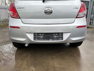 Gebrauchte Stoßstange hinten Hyundai i20 1.2i 16V Preis € 199,99 Margenregelung angeboten von Autodemontage Aandijk