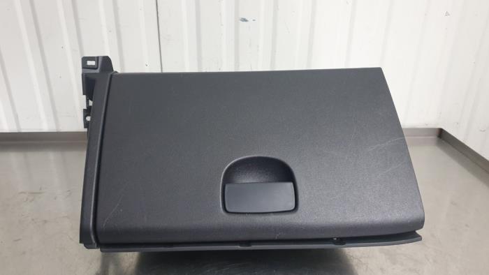 Glovebox from a Hyundai i20 1.2i 16V 2014
