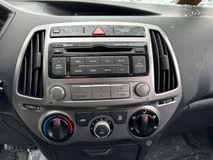 Usagé Radio/Lecteur CD Hyundai i20 1.2i 16V Prix € 99,99 Règlement à la marge proposé par Autodemontage Aandijk