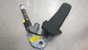 Used Seatbelt tensioner, right Chrysler Voyager/Grand Voyager (RG) 2.4 16V Price € 24,99 Margin scheme offered by Autodemontage Aandijk