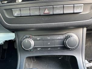 Usados Panel de control de calefacción Mercedes B (W246,242) 1.6 B-180 BlueEFFICIENCY Turbo 16V Precio € 44,99 Norma de margen ofrecido por Autodemontage Aandijk