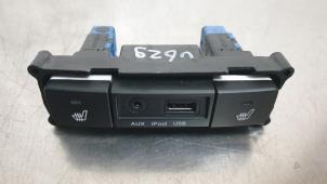 Usados Conexión AUX-USB Hyundai i20 1.2i 16V Precio € 49,99 Norma de margen ofrecido por Autodemontage Aandijk