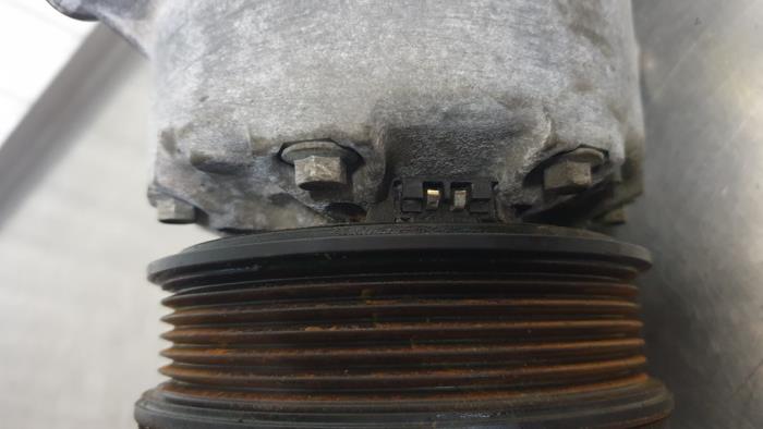 Pompe clim d'un Ford B-Max (JK8) 1.4 16V 2014