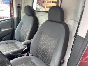 Gebrauchte Sitz links Fiat Doblo Cargo (263) 1.6 D Multijet Dualogic Preis auf Anfrage angeboten von Autodemontage Aandijk