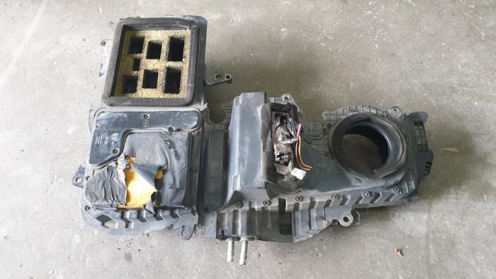 Heater housing from a Renault Espace (JK) 2.2 dCi 150 16V Grand Espace 2005