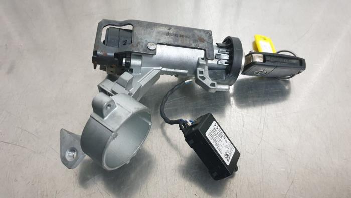 Zündschloss+Schlüssel van een Opel Insignia Sports Tourer 1.6 Turbo 16V Ecotec 2012