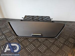 Begagnade Förvaringsfack BMW X1 (E84) sDrive 20d 2.0 16V Pris € 39,99 Marginaltabell erbjuds av Autodemontage Aandijk