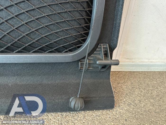 Parcel shelf from a Volkswagen Golf Plus (5M1/1KP) 2.0 TDI 16V 2007