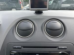 Usados Rejilla de aire de salpicadero Seat Ibiza ST (6J8) 1.2 TDI Ecomotive Precio de solicitud ofrecido por Autodemontage Aandijk