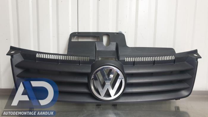 Używane Grill Volkswagen Polo IV (9N1/2/3) 1.2 12V Cena € 24,99 Procedura marży oferowane przez Autodemontage Aandijk