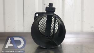 Luftmassenmesser van een Volkswagen Touran (1T3) 2.0 TDI 16V 2015