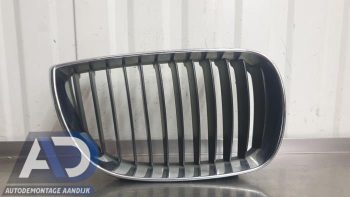Używane Grill BMW 1 serie (E87/87N) 118i 16V Cena € 29,99 Procedura marży oferowane przez Autodemontage Aandijk