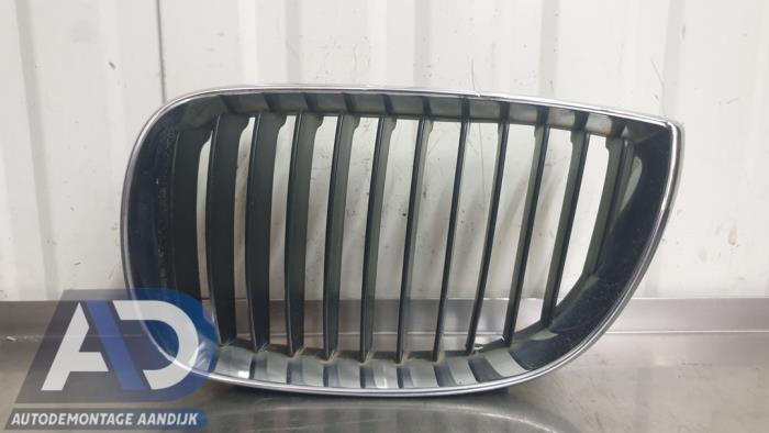 Begagnade Grill BMW 1 serie (E87/87N) 118i 16V Pris € 29,99 Marginaltabell erbjuds av Autodemontage Aandijk
