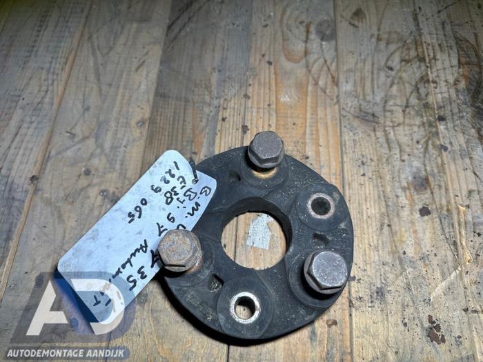 Begagnade Hårddisk BMW 7 serie (E38) 735i/iL V8 32V Pris € 24,99 Marginaltabell erbjuds av Autodemontage Aandijk