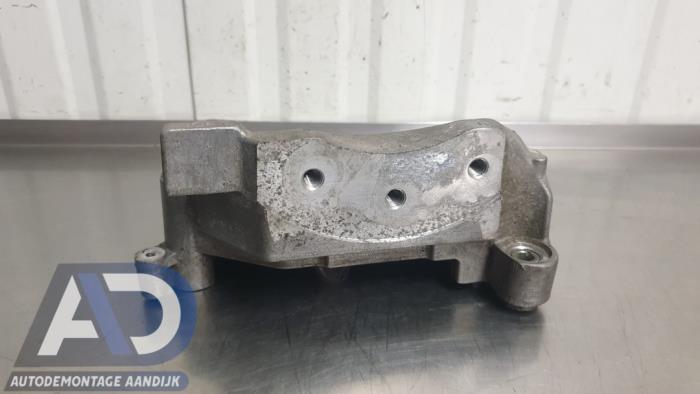 Engine mount from a Opel Insignia 2.0 CDTI 16V 140 ecoFLEX 2015