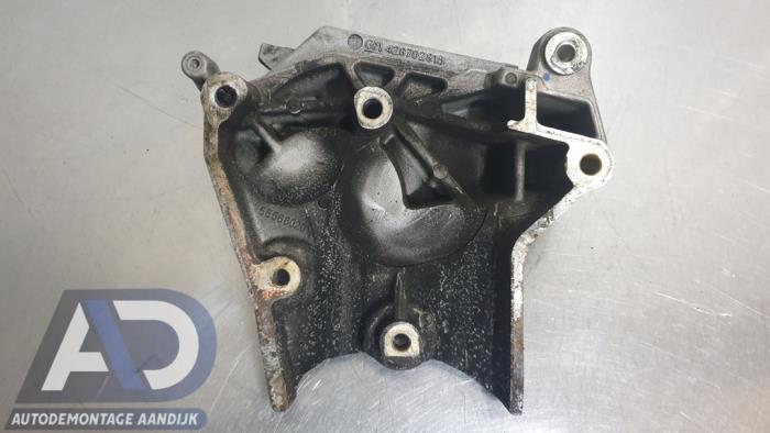 Engine mount from a Opel Insignia 2.0 CDTI 16V 140 ecoFLEX 2015