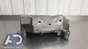 Engine mount from a Opel Insignia 2.0 CDTI 16V 140 ecoFLEX 2015