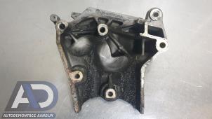 Engine mount from a Opel Insignia 2.0 CDTI 16V 140 ecoFLEX 2015