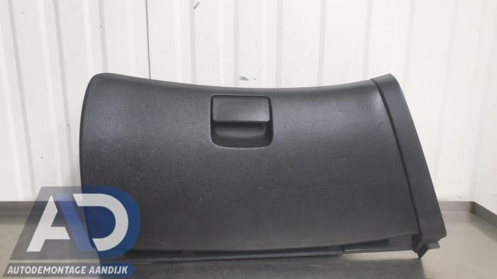 Begagnade Handskfack Kia Cee'd Sporty Wagon (EDF) 1.6 16V Pris € 39,99 Marginaltabell erbjuds av Autodemontage Aandijk