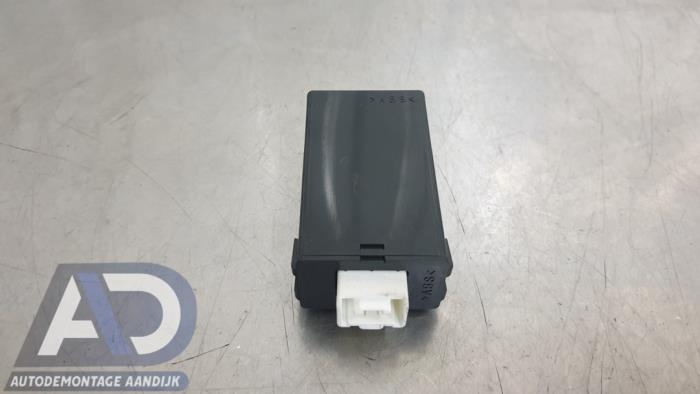 Używane Modul centralnego zamka Mazda 5 (CR19) 1.8i 16V Cena € 39,99 Procedura marży oferowane przez Autodemontage Aandijk
