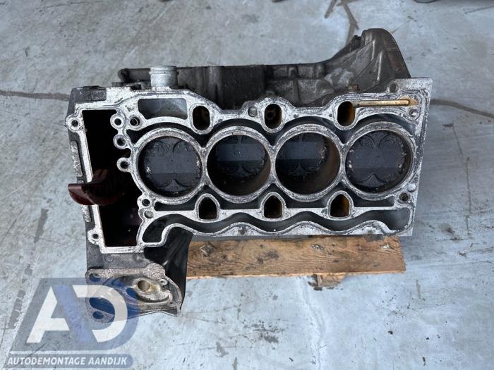 Used Engine crankcase BMW 3 serie (E46/4) 316i 16V Price € 199,99 Margin scheme offered by Autodemontage Aandijk