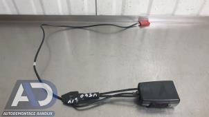 Begagnade Främre bältesspänne, vänster Mercedes A (W169) 1.5 A-150 5-Drs. Pris € 24,99 Marginaltabell erbjuds av Autodemontage Aandijk
