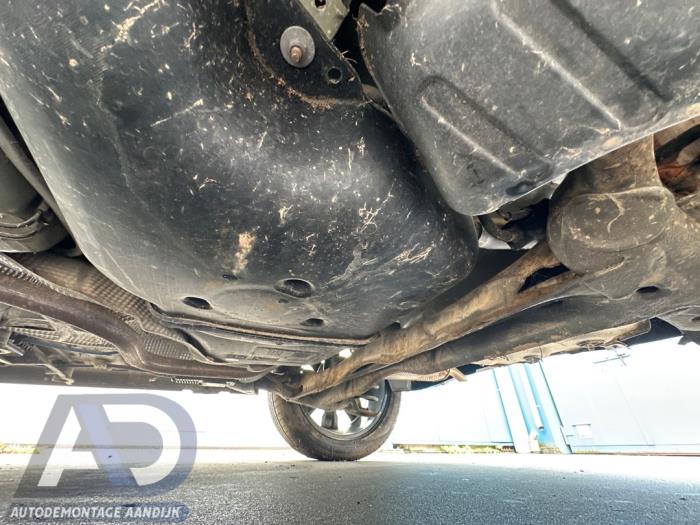 Begagnade Tank Citroen C4 Cactus (0B/0P) 1.2 PureTech 82 12V Pris € 99,99 Marginaltabell erbjuds av Autodemontage Aandijk