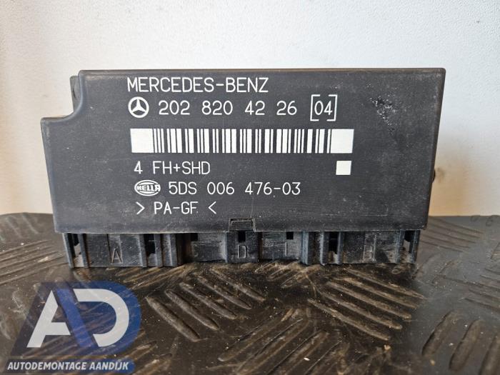 Używane Modul Comfort Mercedes C (W202) 1.8 C-180 16V Cena € 34,99 Procedura marży oferowane przez Autodemontage Aandijk