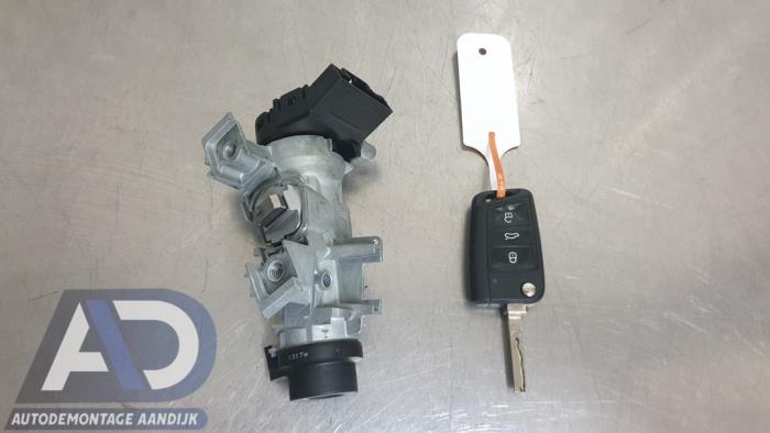 Używane Stacyjka + Kluczyk Volkswagen Polo V (6R) 1.4 TDI 12V 90 Cena € 39,99 Procedura marży oferowane przez Autodemontage Aandijk