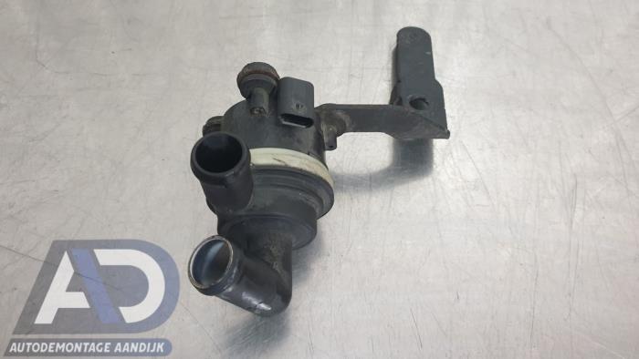Begagnade Extra vattenpump Volkswagen Caddy III (2KA,2KH,2CA,2CH) 1.6 TDI 16V Pris € 39,99 Marginaltabell erbjuds av Autodemontage Aandijk