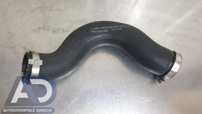 Gebrauchte Intercooler Schlauch Ford Puma 1.0 Ti-VCT EcoBoost mHEV 12V Preis € 39,99 Margenregelung angeboten von Autodemontage Aandijk