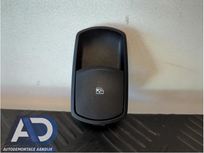 Usados Interruptor de ventanilla eléctrica Opel Corsa E 1.0 SIDI Turbo 12V Precio € 12,09 IVA incluido ofrecido por Autodemontage Aandijk